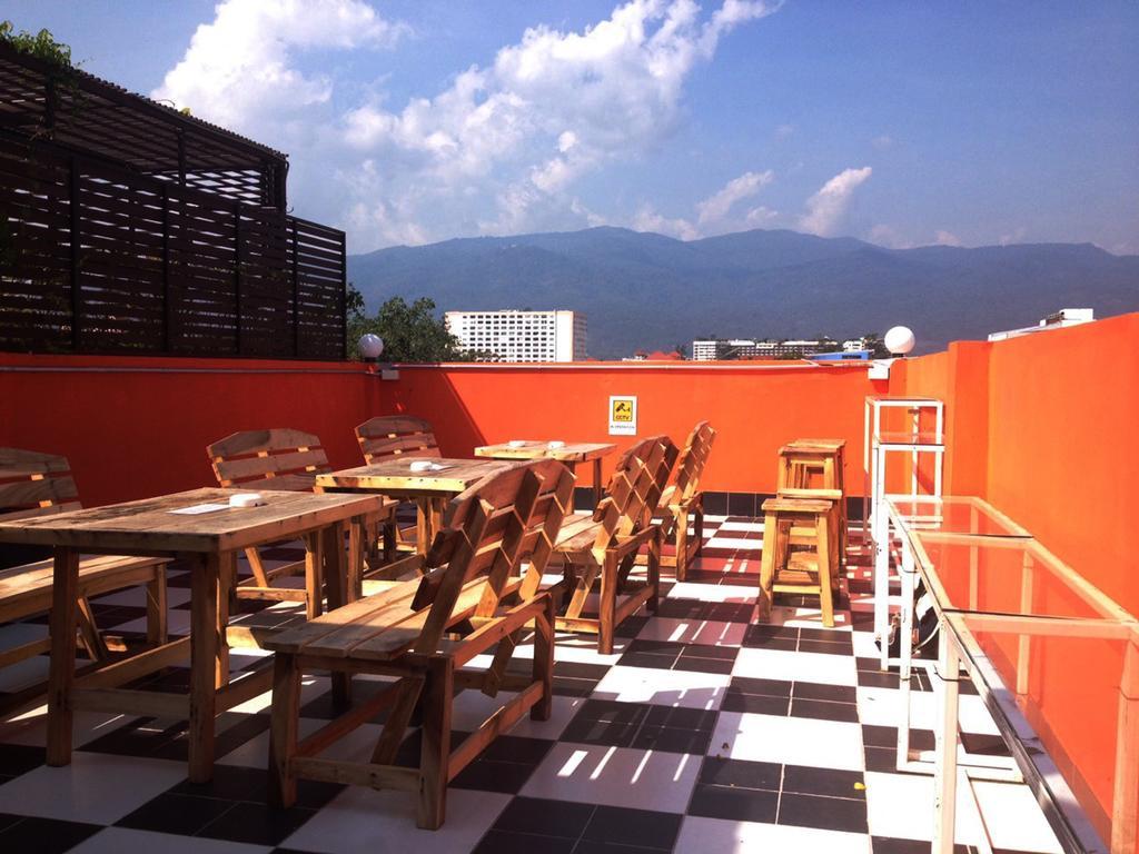 Safe And Sound Hostel Чиангмай Экстерьер фото