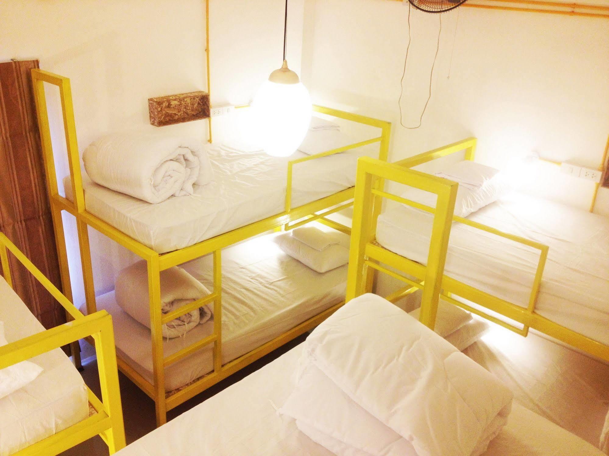 Safe And Sound Hostel Чиангмай Экстерьер фото