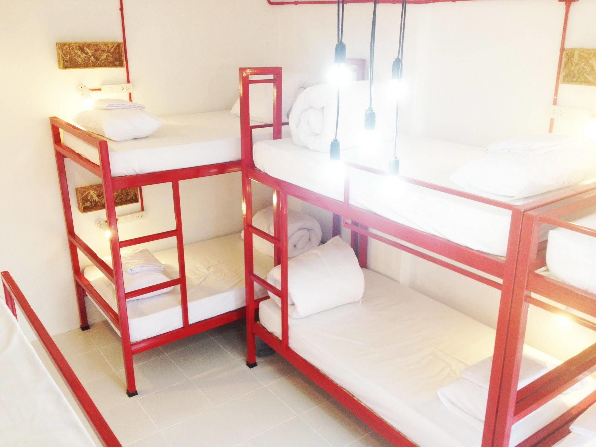 Safe And Sound Hostel Чиангмай Экстерьер фото