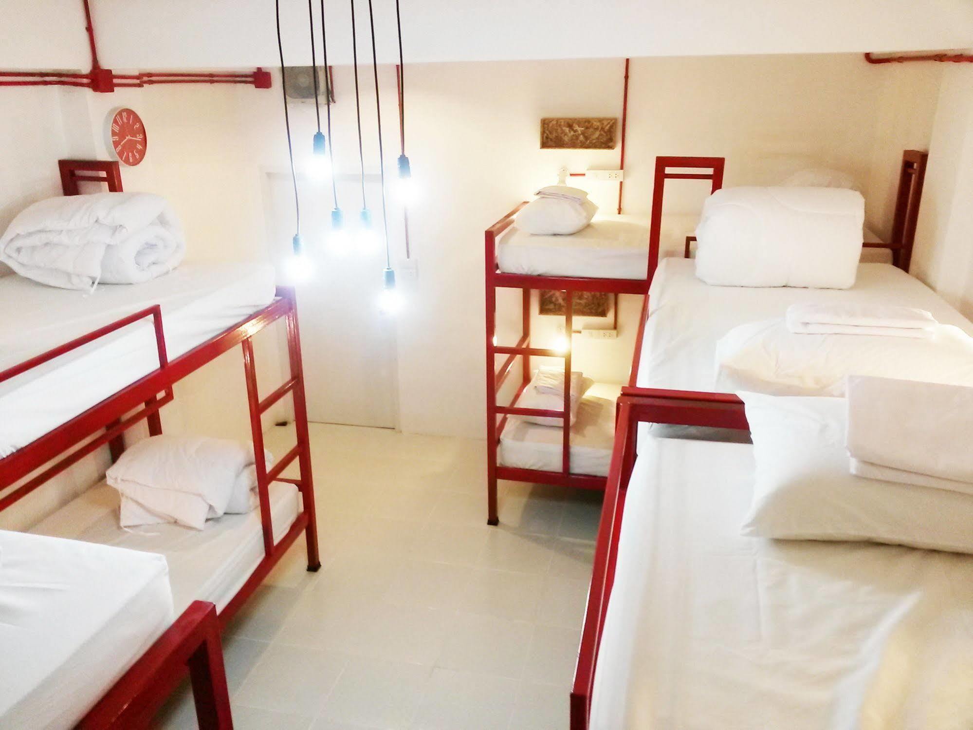 Safe And Sound Hostel Чиангмай Экстерьер фото