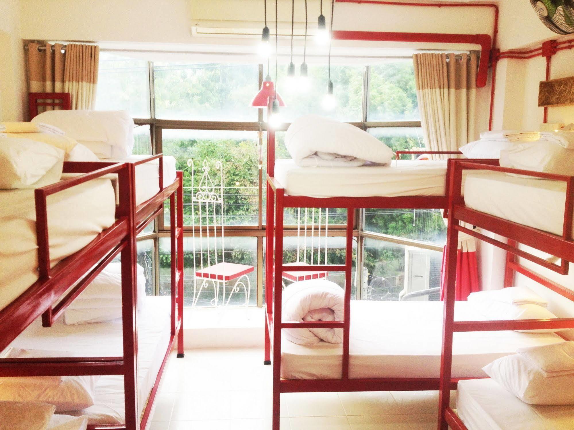 Safe And Sound Hostel Чиангмай Экстерьер фото