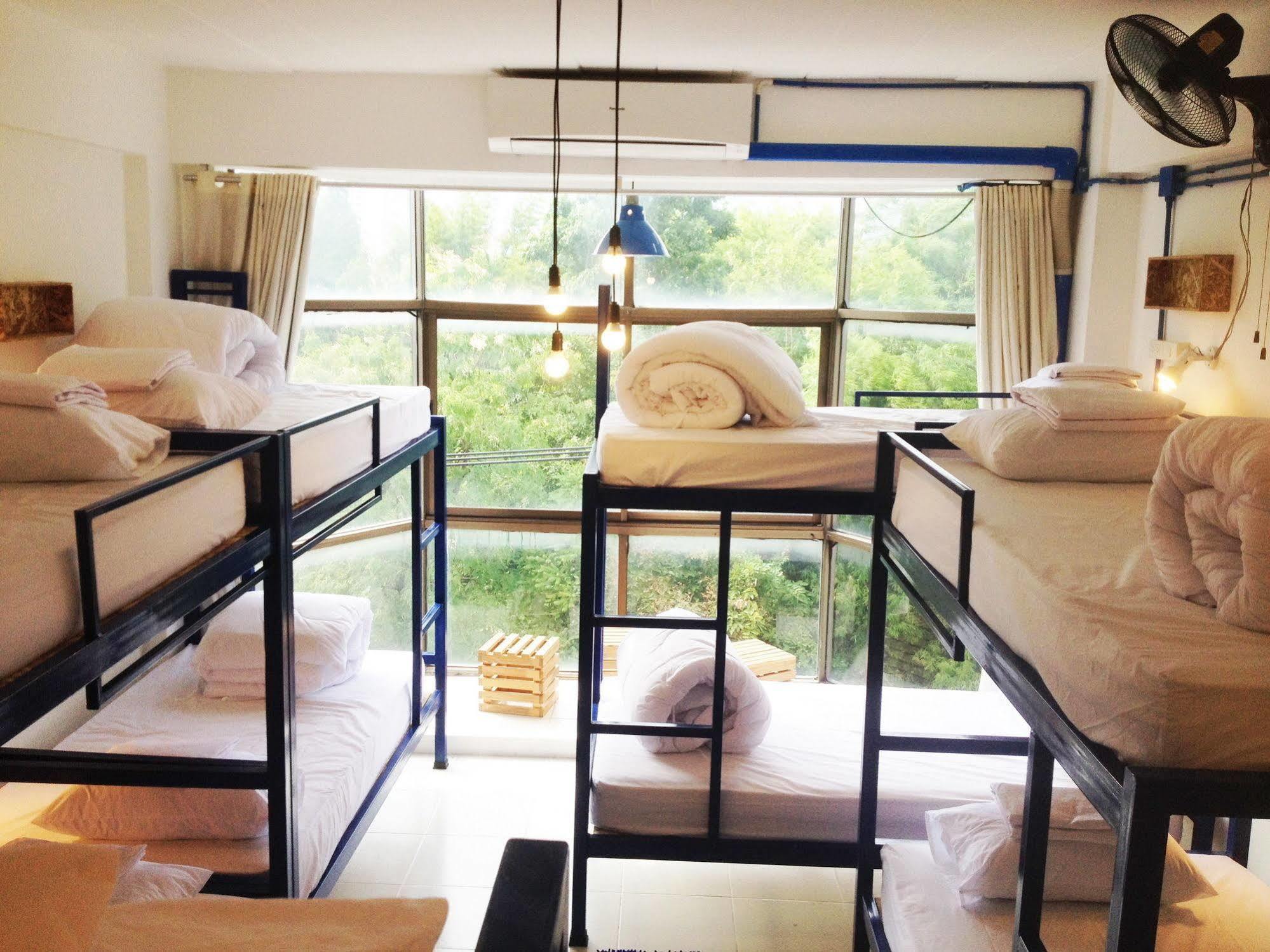 Safe And Sound Hostel Чиангмай Экстерьер фото